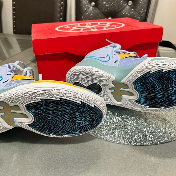 Nike Mens Kyrie 8 Infinity DC9134 501 Future Past - Picture 2 of 7